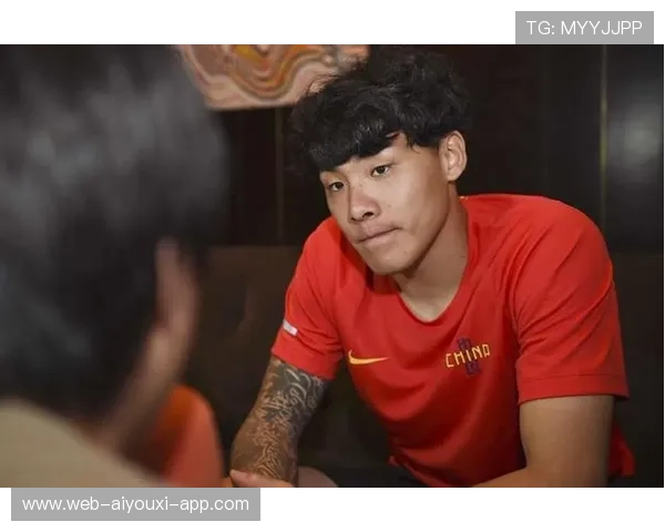 王大雷在对抗赛中单手托出必进头球，获评集训MVP